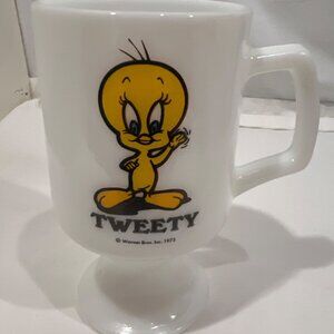 TWEETY Bird pedestal Great America white milk glass mug 1975 VINTAGE